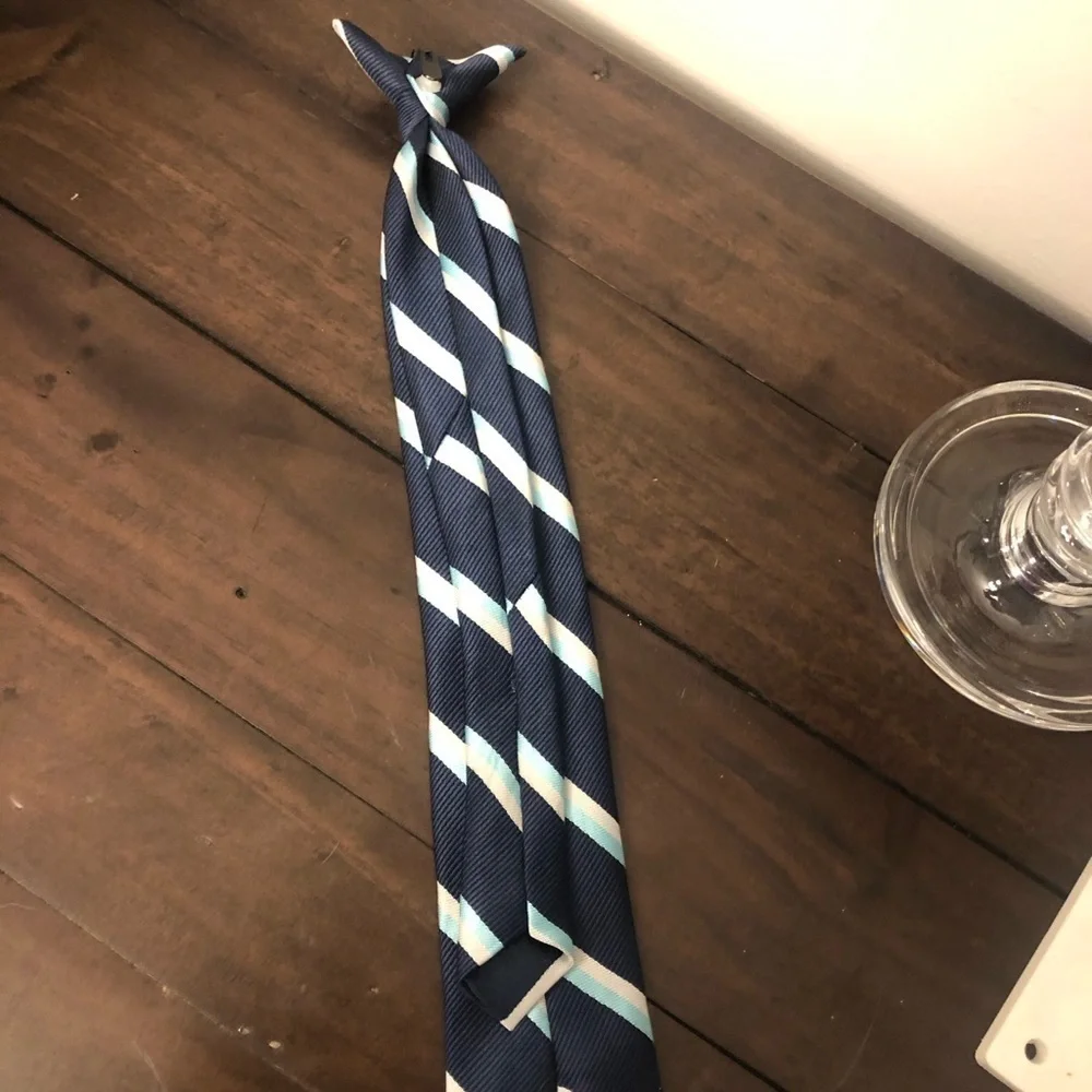 Blue and white clip on tie